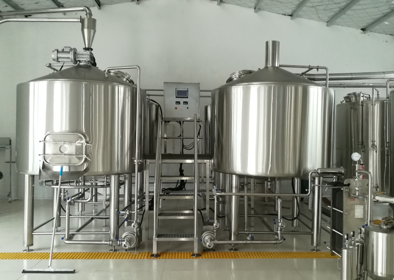 青島客戶4000L4器啤酒廠設備安裝完工